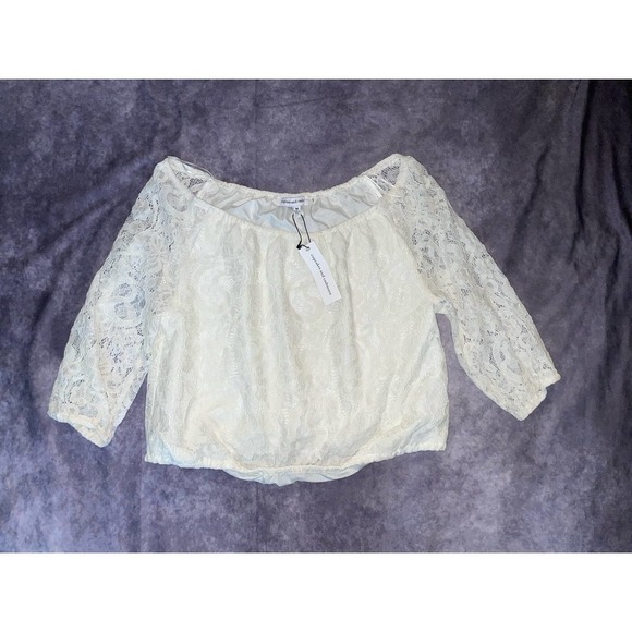 cupcakes & cashmere Tops - Cupcakes And Cashmere Women Size M NEW Floral Embroidered Scoop Neck Blouse